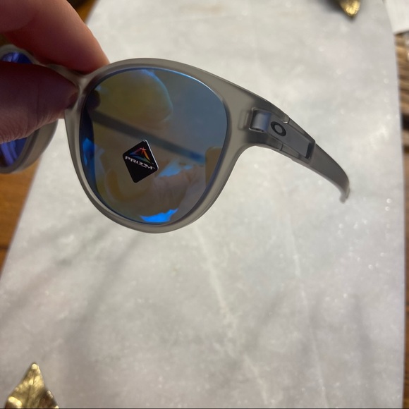 OAKLEY Gray Rounded Polarized Round Sunglasses - Picture 5 of 6